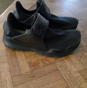 Women's Black Nikes Size 6